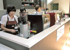 麻薬撲滅支援のコーヒー店 ドイトンコーヒー日本国内1号店オープン